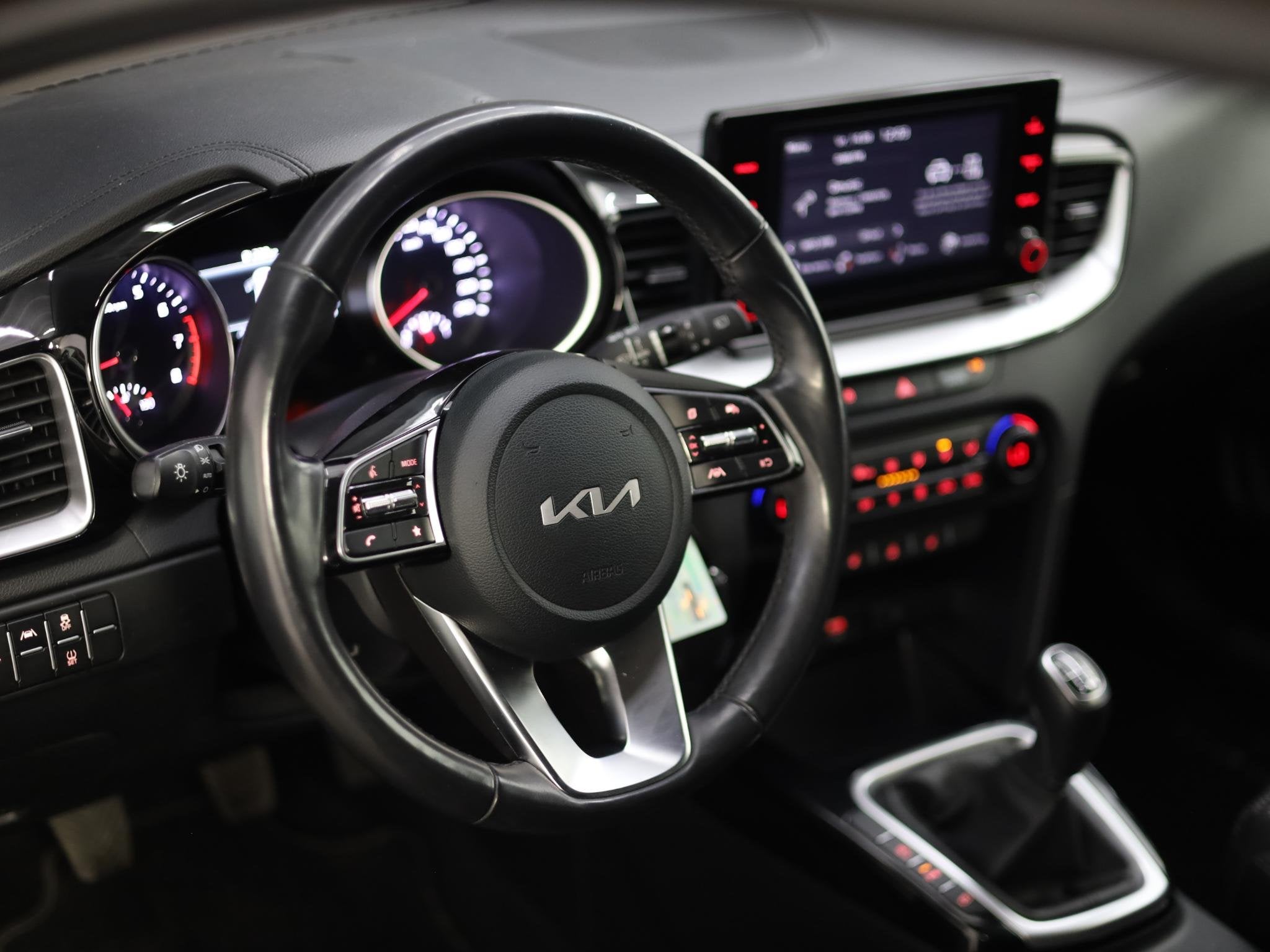 Kia Ceed Sportswagon 1.5 T-GDi DynamicPlusLine | Stoel en St, Auto's, Kia, Voorwielaandrijving, Gebruikt, Euro 6, Bruin