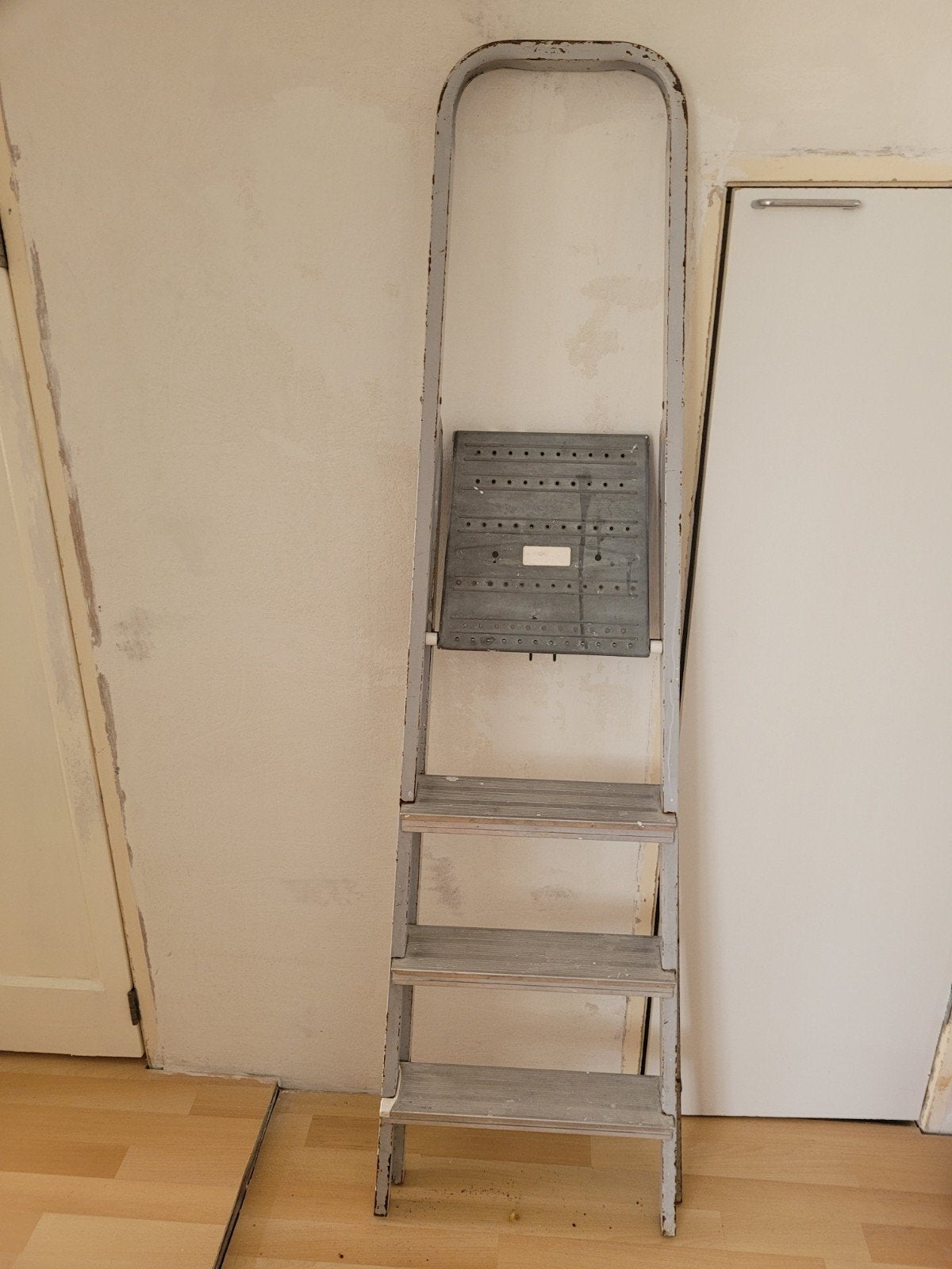 4 treden metalen ladder, Ophalen of Verzenden, Minder dan 2 meter