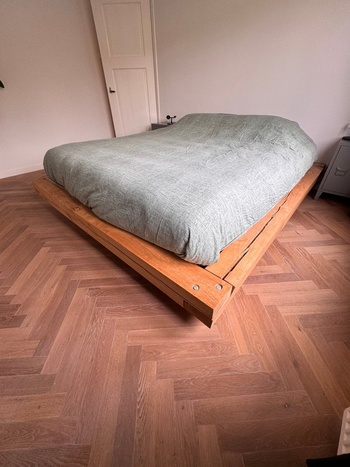 Stoer zwevend eiken balkenbed, Ophalen, Gebruikt, Tweepersoons, 180 cm