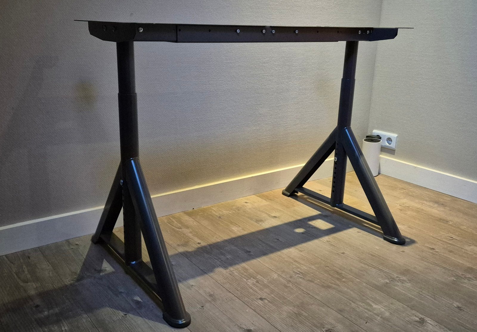 Ikea IDÅSEN onderstel tafelblad, donkergrijs, Gebruikt, Metaal, In hoogte verstelbaar, Ophalen of Verzenden