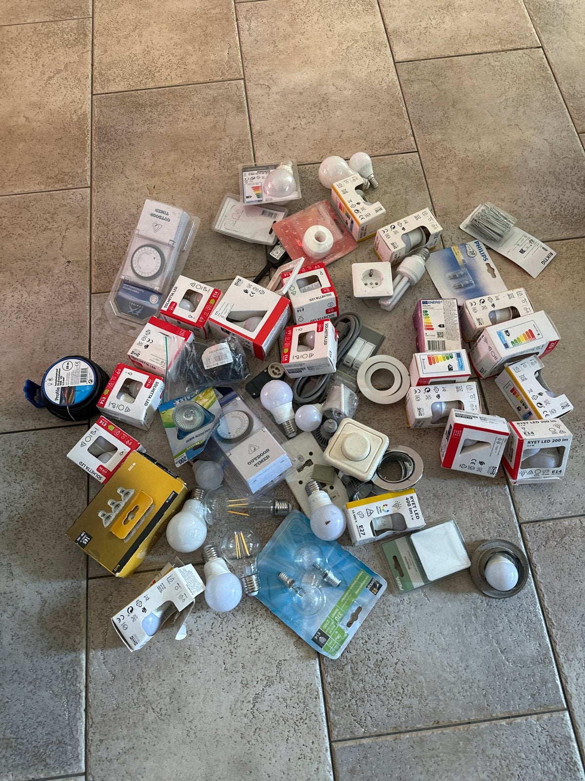 Grote partij diverse elektrische materialen en lampen, Doe-het-zelf en Verbouw, Elektra en Kabels, Ophalen of Verzenden, Nieuw