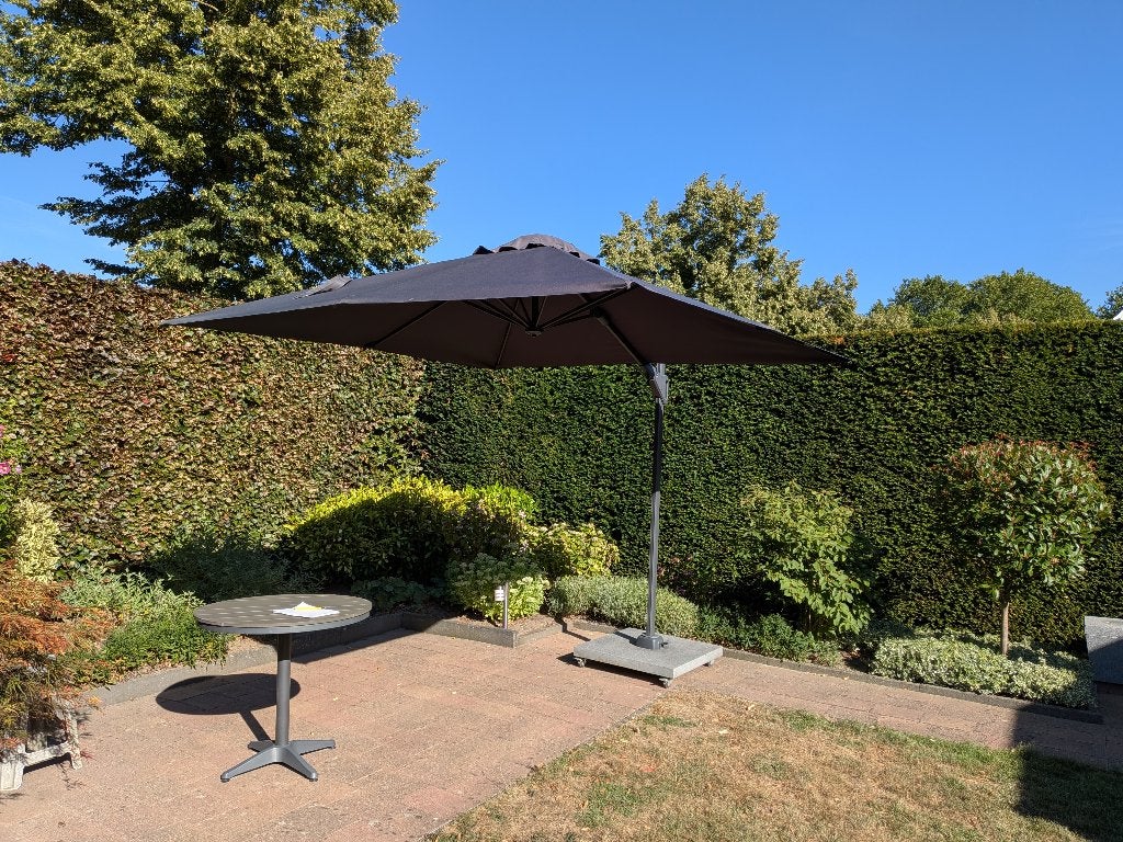 Zweefparasol, Ophalen, Gebruikt, Kantelbaar, 2 tot 3 meter