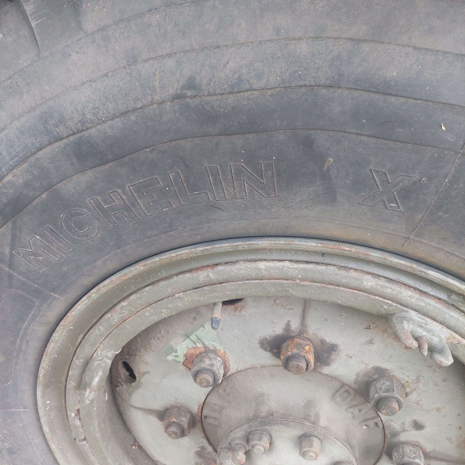 Gezocht Michelin X 11.00 R 20 voor daf ya 324, Ophalen