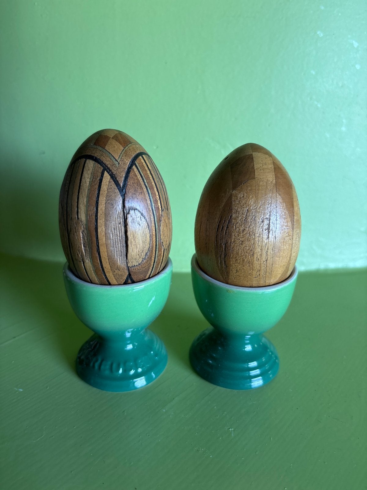 Twee houten eieren, decoratief, Ophalen of Verzenden, Gebruikt