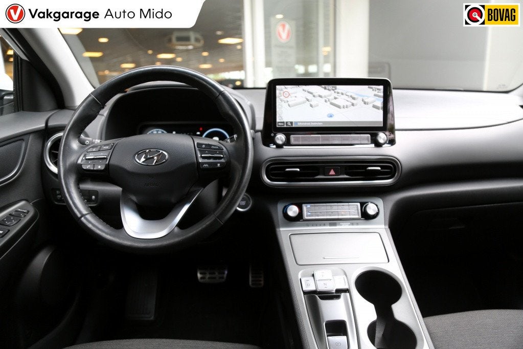 Hyundai KONA EV Comfort Smart 39kWh | Warmtepomp | BTW aftre, Auto's, Hyundai, 12 maanden, Gebruikt, Zwart, Wit