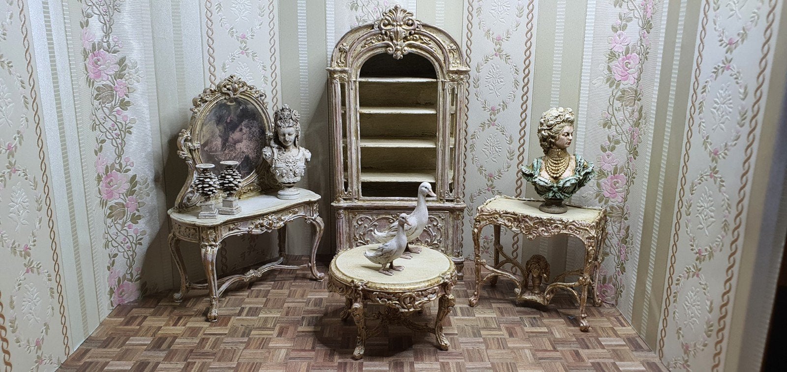 Exclusieve Miniatuur Boekenkast  Vitrinekast, Verzamelen, Poppenhuis, Mandysmaison, Mandysmaison@gmail.com, Nieuw