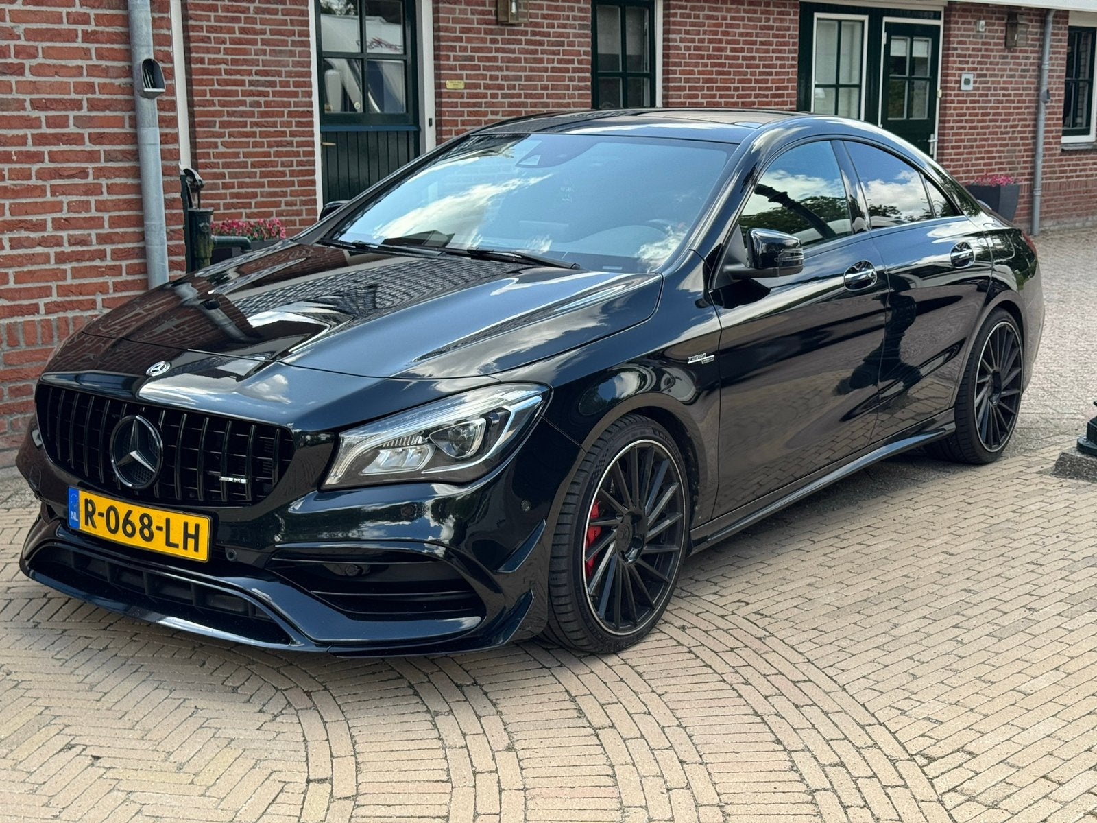 Mercedes-Benz CLA 45 AMG 4MATIC | 381 PK | Facelift | Pano, Automaat, CLA, Zwart, 4 cilinders