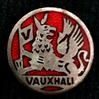 Vauxhall speld rood-zilver emaille, Verzenden, Nieuw, Transport, Speldje of Pin