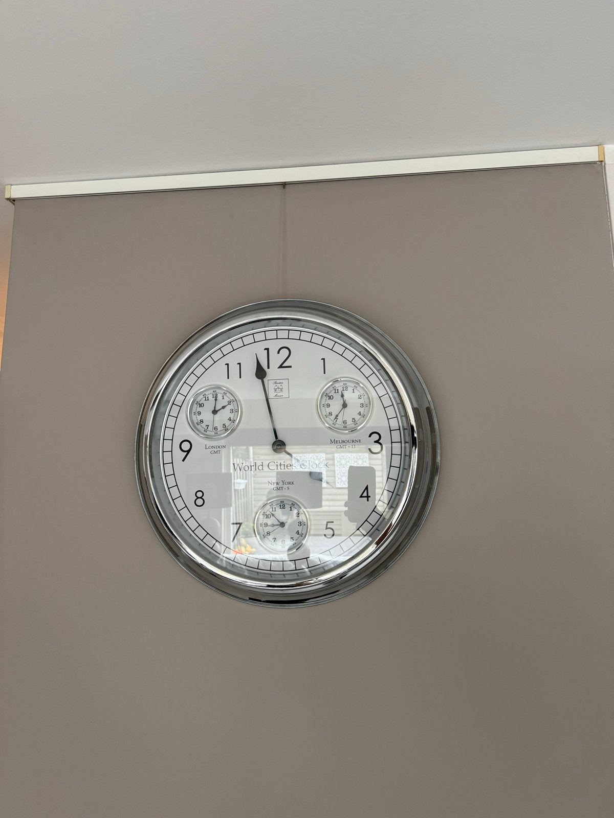 Wandklok met wereldtijden - 50 cm diameter, Ophalen, Wandklok, Analoog, Zo goed als nieuw