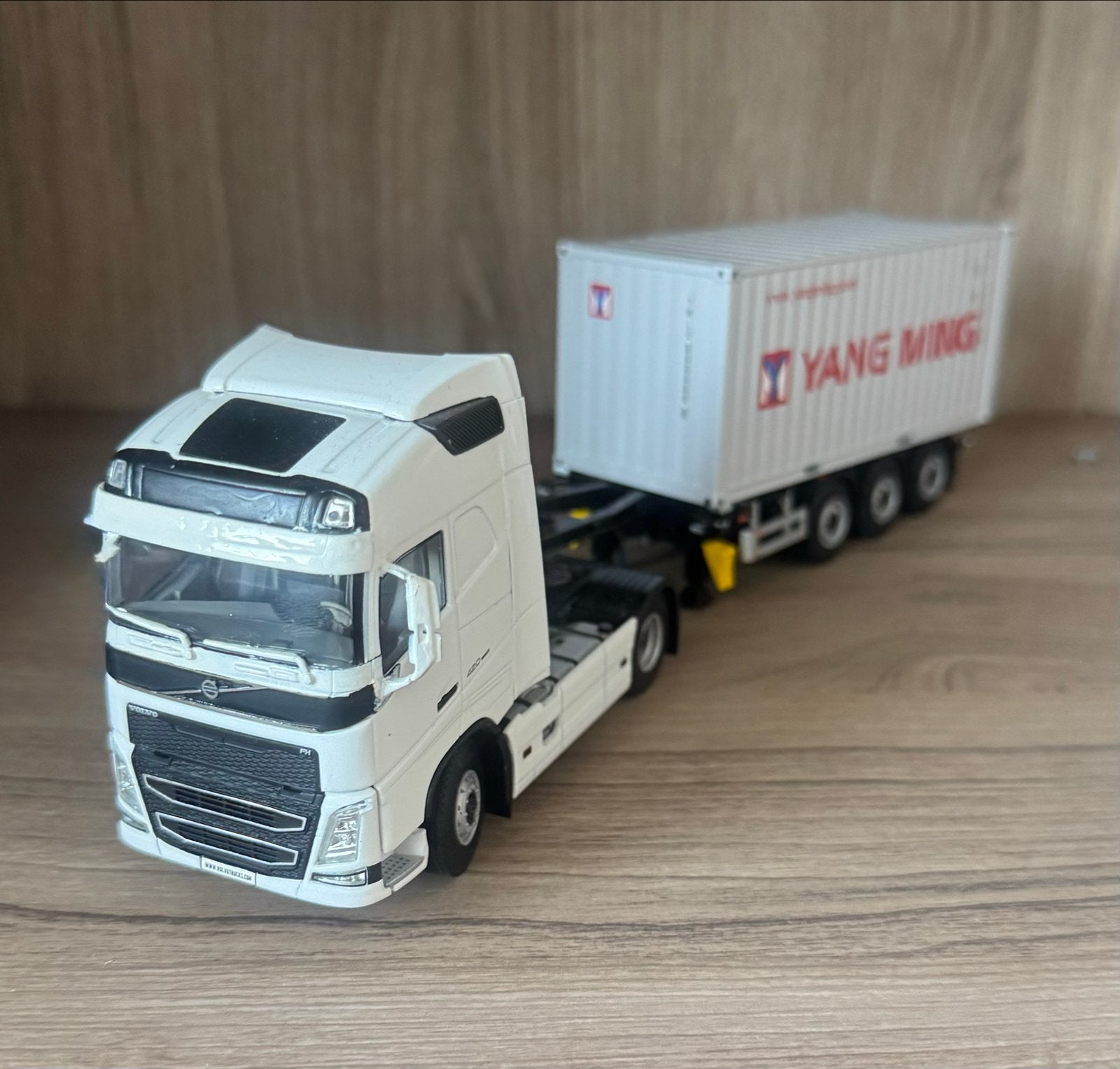Volvo FH16 vrachtwagen met container schaalmodel, Ophalen, Zo goed als nieuw, Overige merken