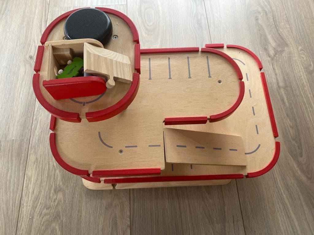 Houten Parkeergarage met Auto's - Duurzaam Speelgoed, Kinderen en Baby's, Speelgoed | Speelgoedvoertuigen, Ophalen of Verzenden