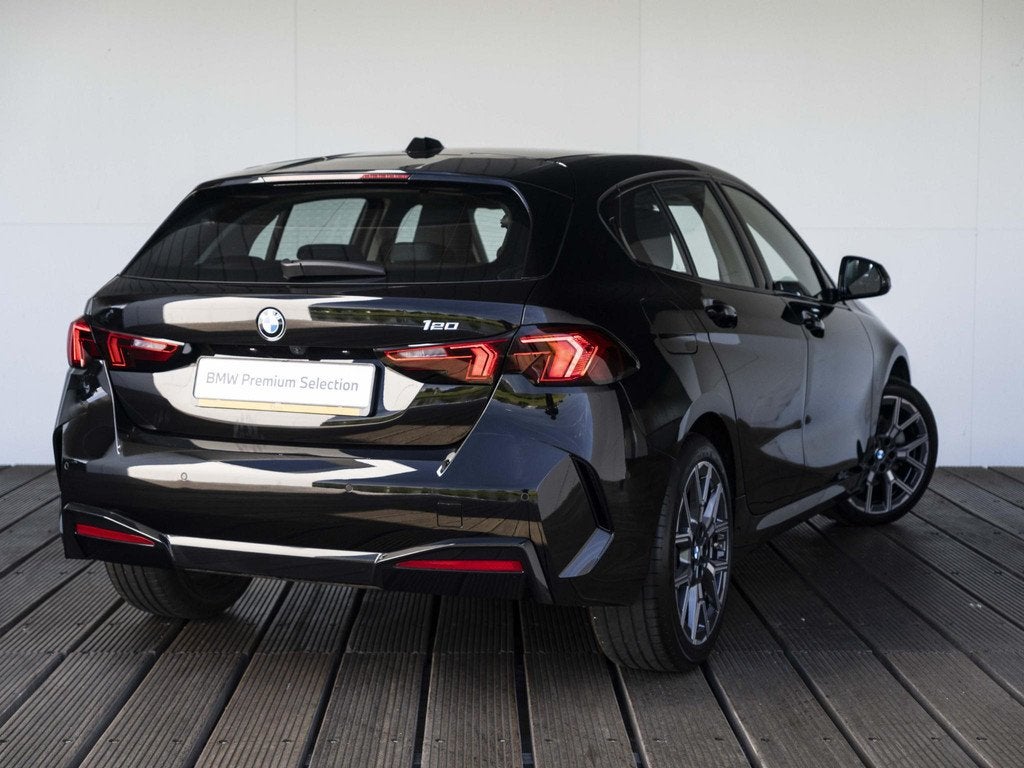 BMW 1 Serie 120 | Premium Pack | 18 inch | Comfort Access |, Auto's, BMW, Gebruikt, Euro 6, Met garantie (alle), Zwart