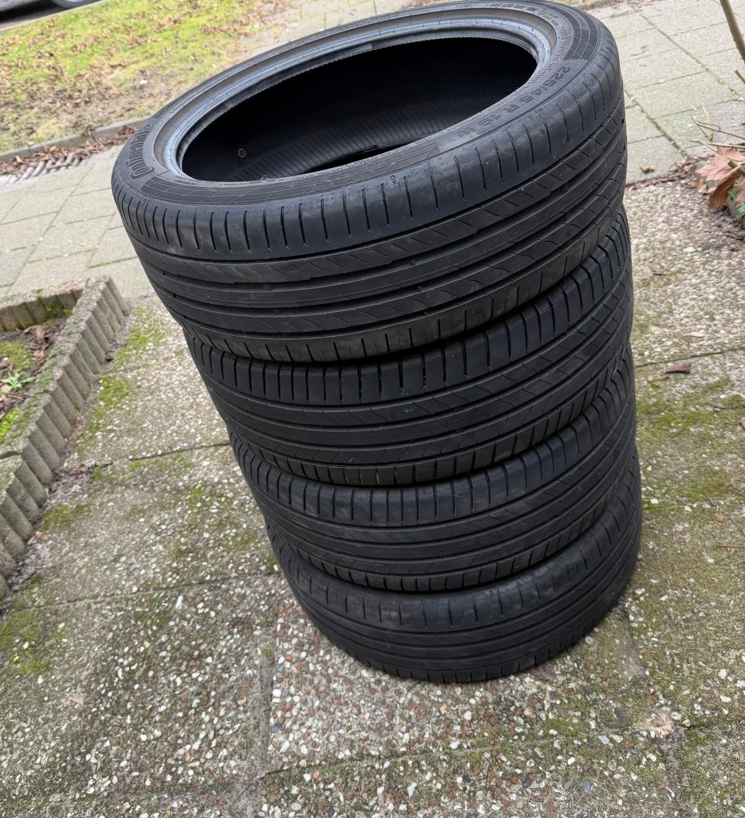 4x Zomerbanden 225/45 R19 96W - Continental & Bridgestone, Auto-onderdelen, Banden en Velgen, Gebruikt, Band(en), Personenwagen