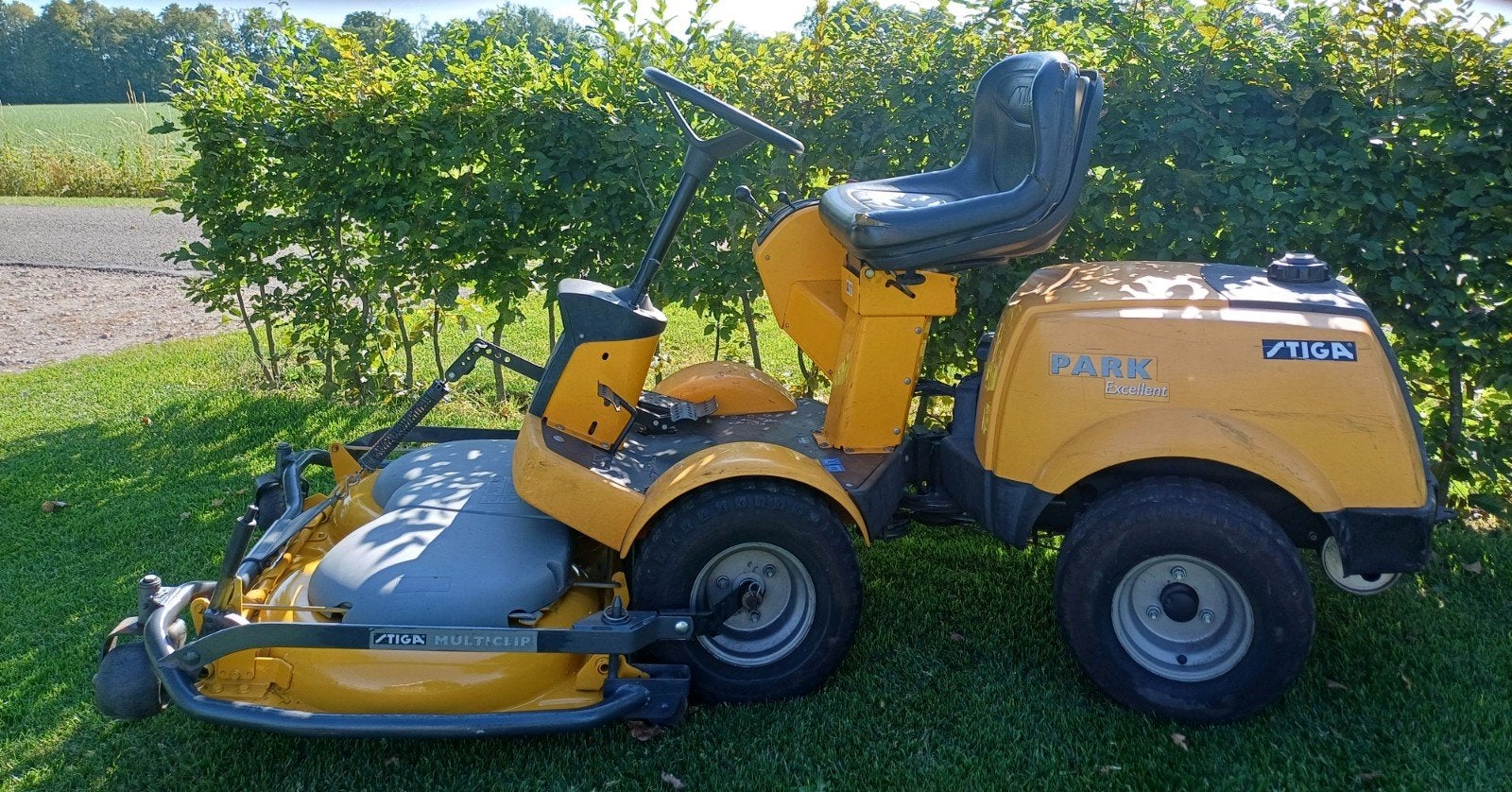 Nette stiga zitmaaier stiga frontmaaier, Tuin en Terras, Zitmaaiers, Gebruikt, 90 tot 120 cm, Elektrische starter, Mulchfunctie