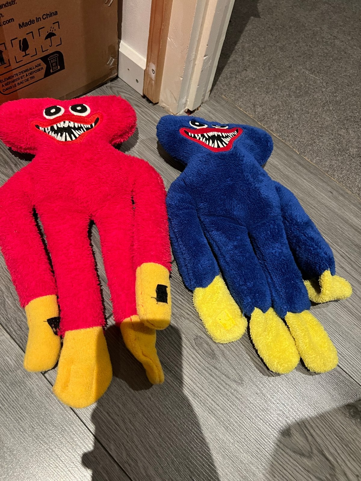 Huggy Wuggy knuffels (rood en blauw), Gebruikt, Overige merken, Overige karakters, Overige typen