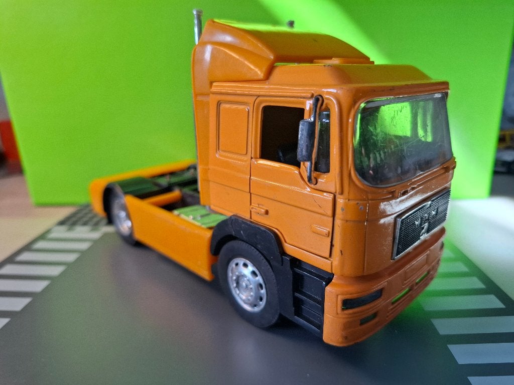 New Ray - MAN F2000 Truck [geel] 1/25, Ophalen of Verzenden, Gebruikt, Bus of Vrachtwagen