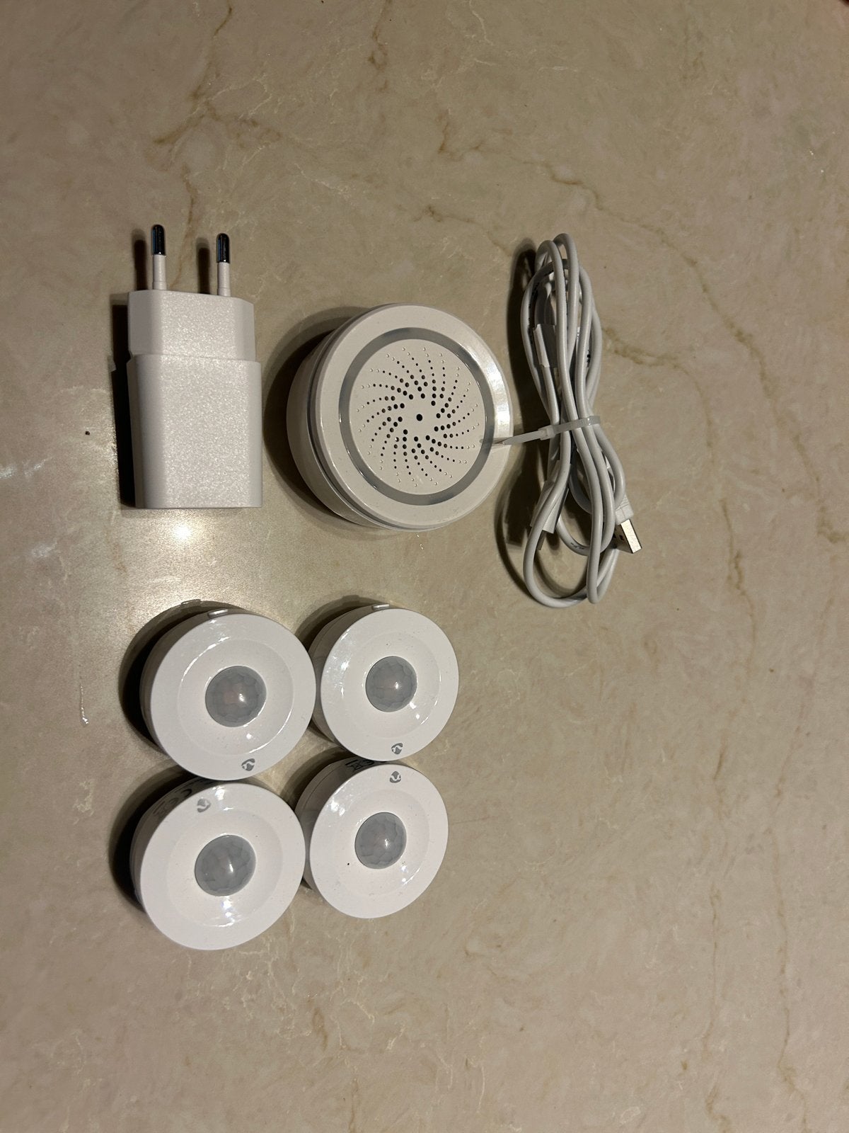 Nedis smartlife sirene met 4 bewegingssensoren, Beweging, Detector, Sensor of Melder, Ophalen of Verzenden, Zo goed als nieuw
