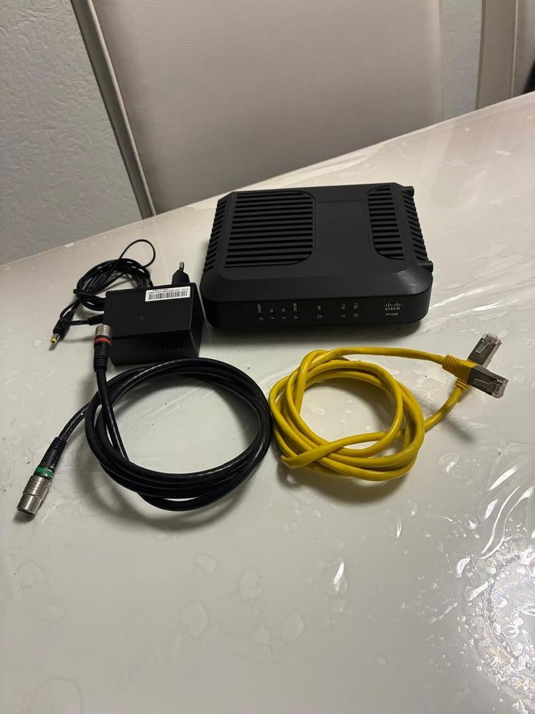 Cisco EPC3208 Kabelmodem - Zo goed als nieuw, Ophalen of Verzenden, Zo goed als nieuw, Router met modem, Cisco