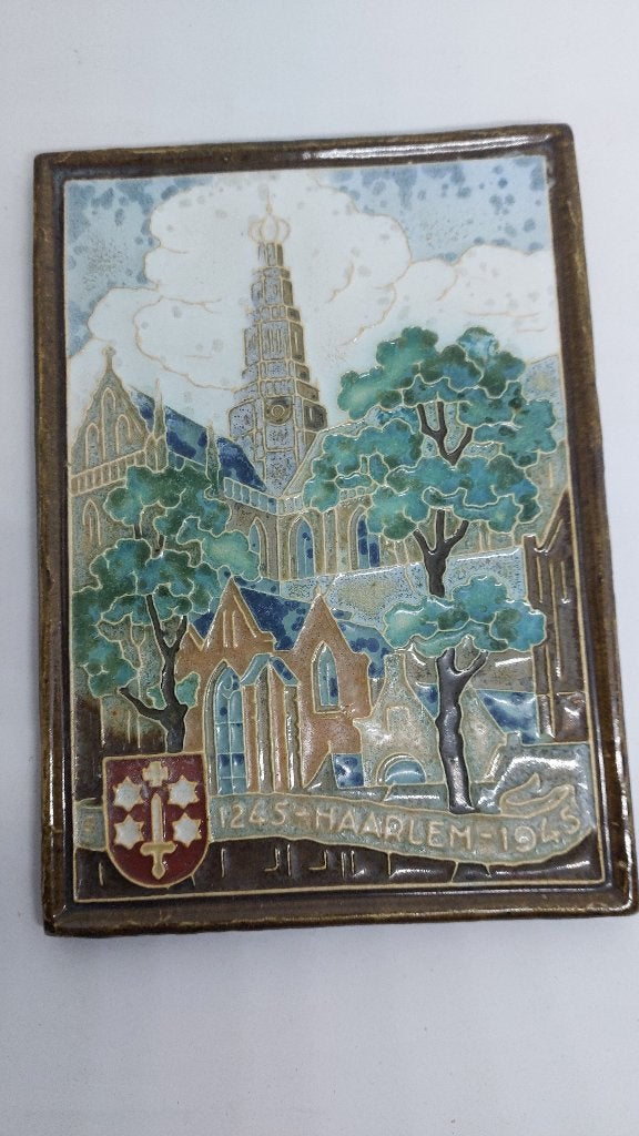 Prachtige cloisonné tegel Haarlem 1245-1945, Ophalen of Verzenden