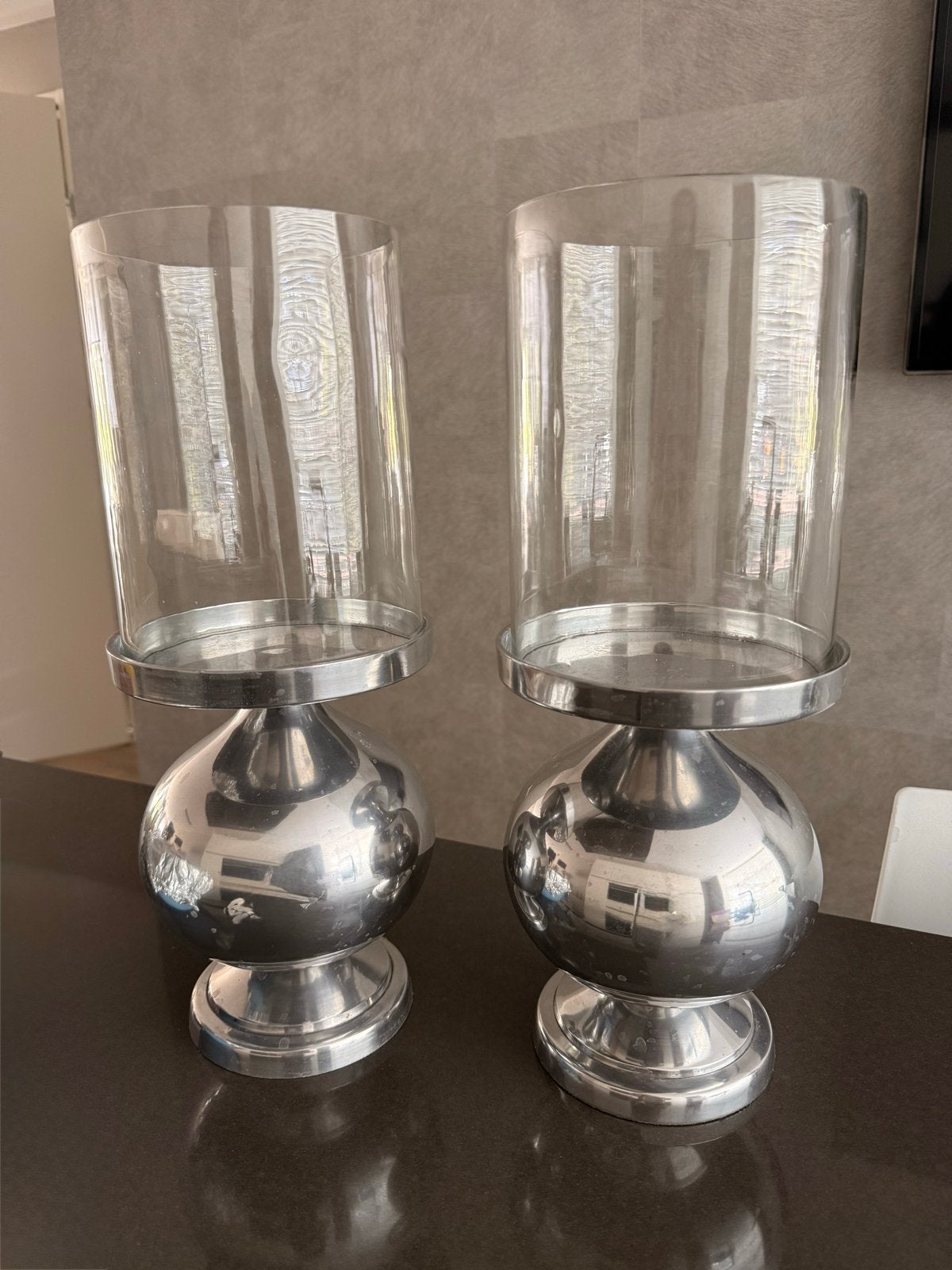 Set van 2 zilverkleurige kandelaars. Nieuwstaat, Nieuw, Ophalen of Verzenden, Metaal, Kandelaar
