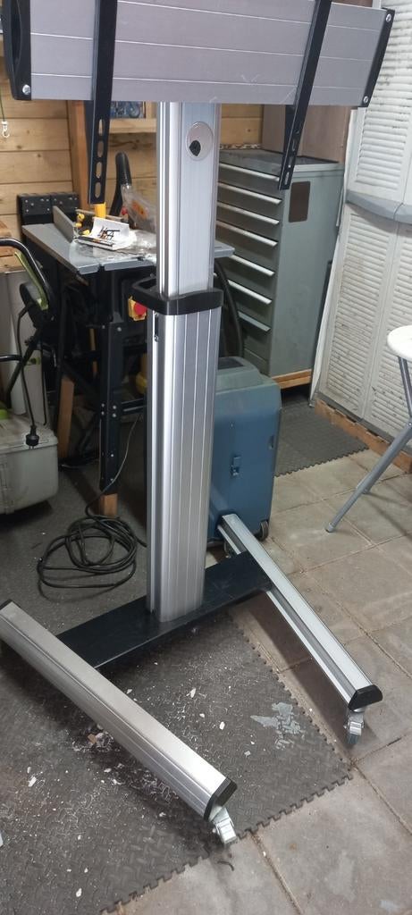 Verrijdbare TV Standaard / Monitor Trolley, Ophalen, Gebruikt