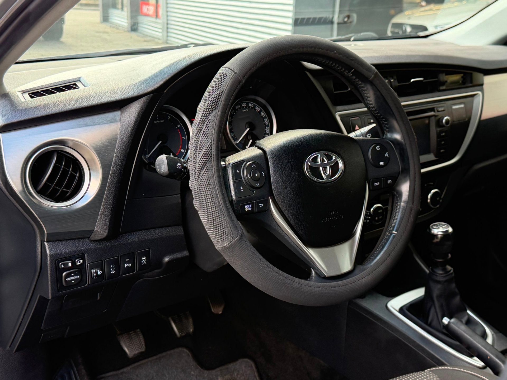 Toyota Auris Touring Sports 1.3 Aspiration - Airco I Xenon /, Voorwielaandrijving, Gebruikt, Zwart, 4 cilinders