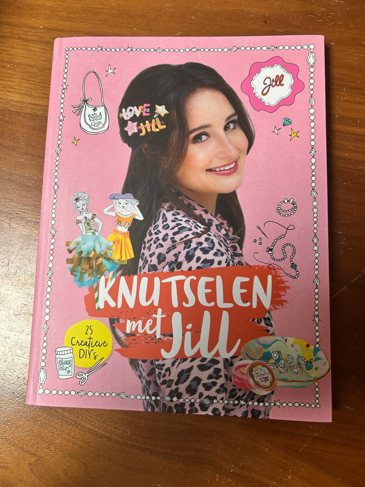 Knutselen met Jill - 25 Creatieve DIY's, Ophalen of Verzenden, Zo goed als nieuw, Scrapbooking en Knutselen, Geschikt voor kinderen