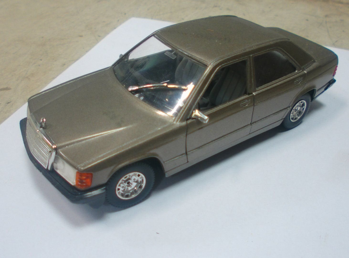 mercedes 190e 1/25 modelauto van burago, Gebruikt, -, Ophalen of Verzenden, -
