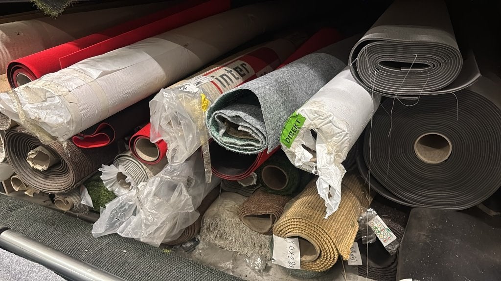 Vinyl en Tapijt coupons - 4 m breed - slechts 10 euro per m1, Huis en Inrichting, Stoffering | Vloerbedekking, Ophalen, 75 m² of meer