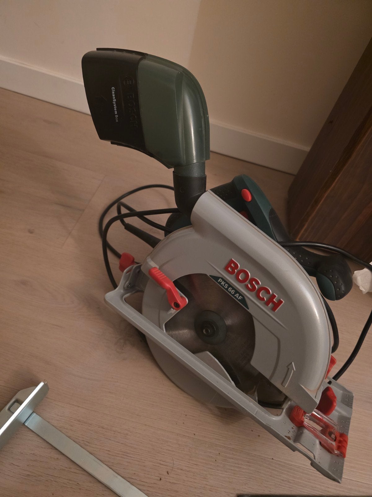 Bosch PKS 66 AF Cirkelzaag - Met geleiderrailIk verkoop mijn, Cirkelzaag, Ophalen of Verzenden, Zo goed als nieuw, Bosch groen
