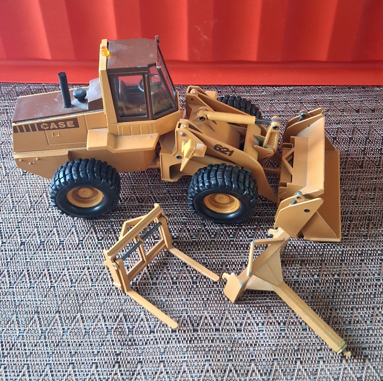 Case 621 wiellader schaalmodel met extra opzetstukken, Hobby en Vrije tijd, Ophalen, Zo goed als nieuw, Hijskraan, Tractor of Landbouw