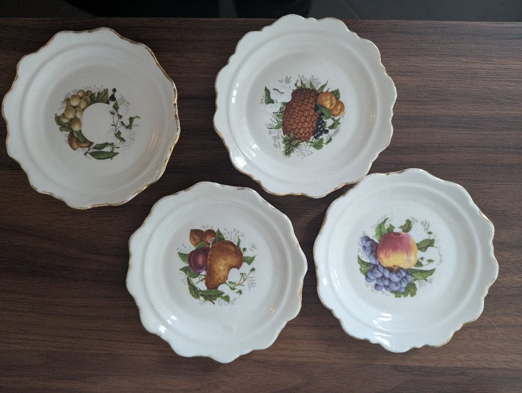 Petit four bordjes schoteltjes vier stuks met fruit, Gebruikt, Overige merken, Ophalen of Verzenden, Schaal of Schalen