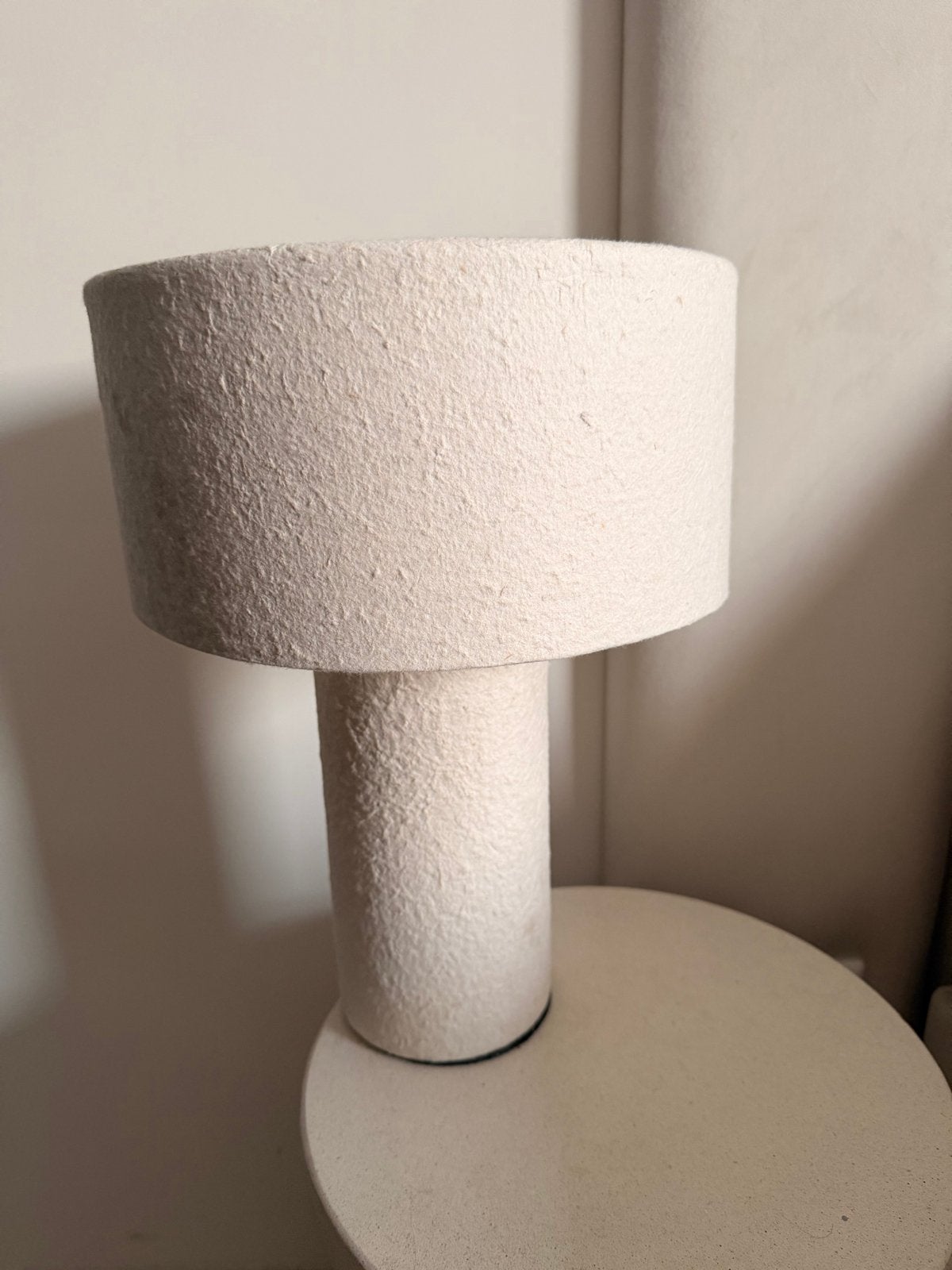 2x KARWEI tafellamp Fiene wit 40xØ30cm, Wit, Ophalen, Gebruikt, Overige merken