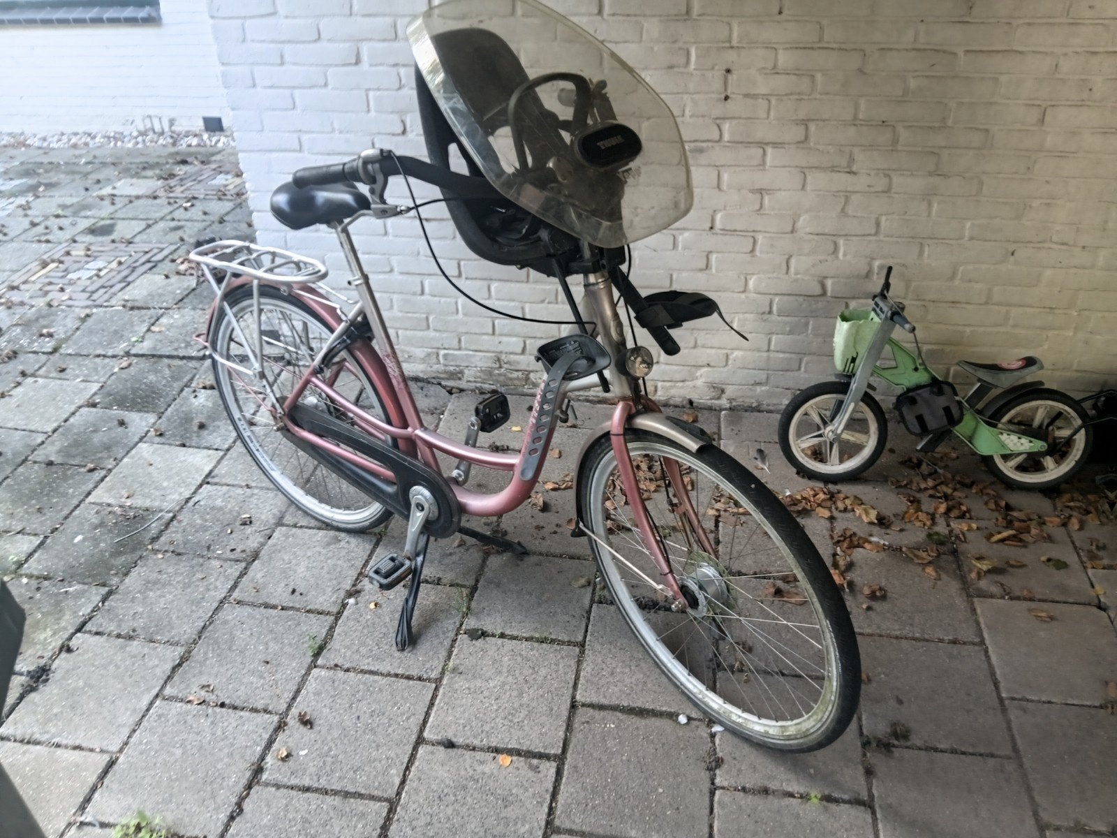 Mamafiets 26 inch met kinderzitje voor – eventueel Bobike ac, 2 zitjes, Gebruikt, Windscherm, Ophalen
