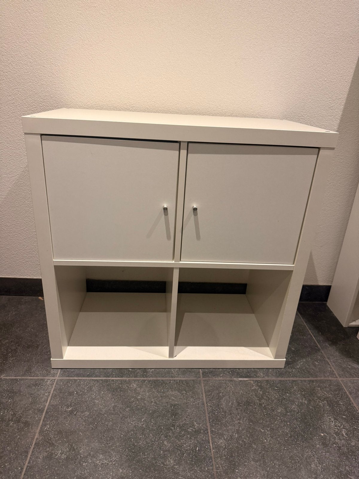 Kallax kast wit met 4 vakken en 2 deurtjes, Ophalen, Zo goed als nieuw