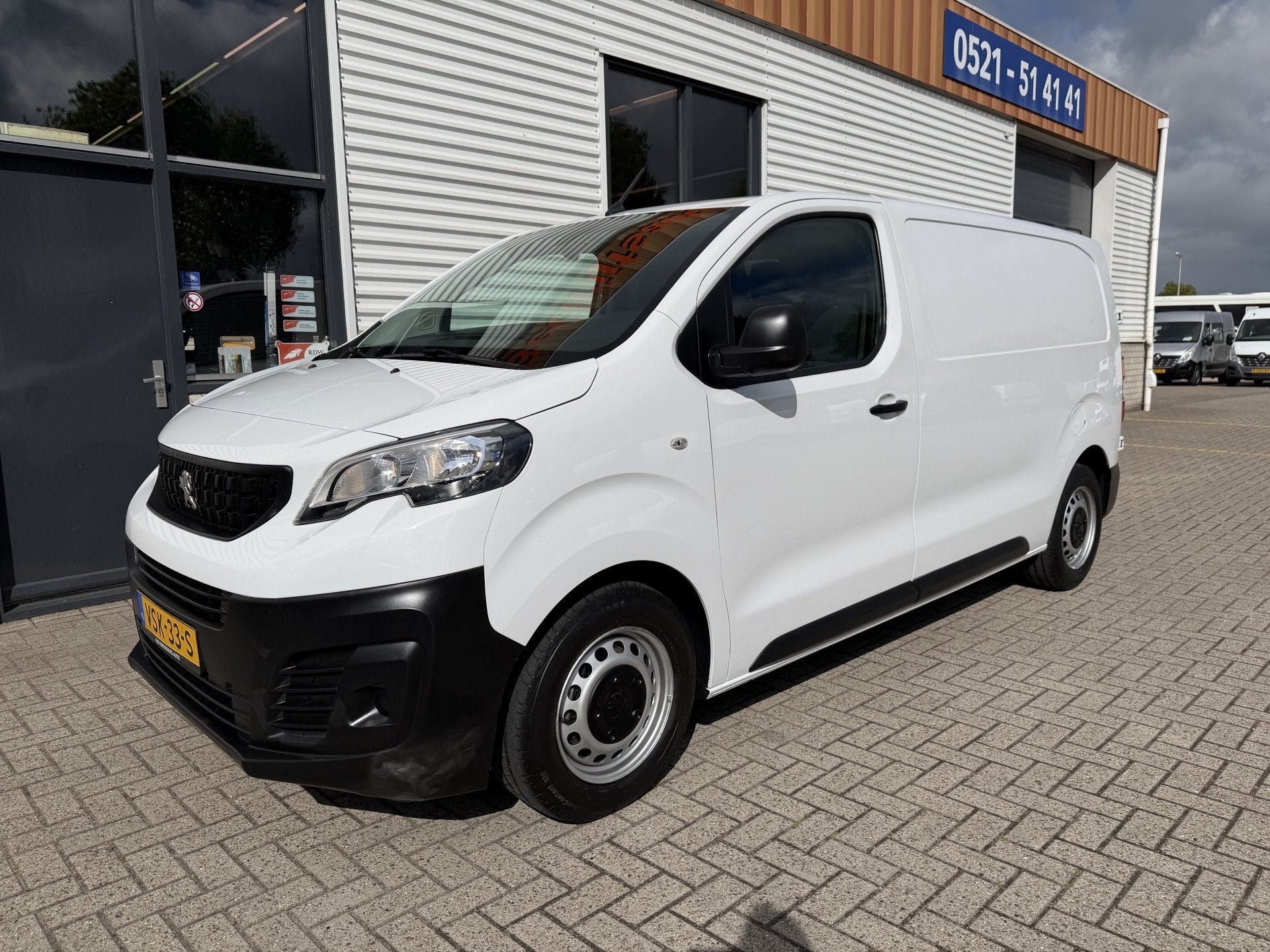 Peugeot Expert 1.5 BlueHDI L2H1 120pk Standard Premium / vas, Auto's, Voorwielaandrijving, Gebruikt, 4 cilinders, Wit