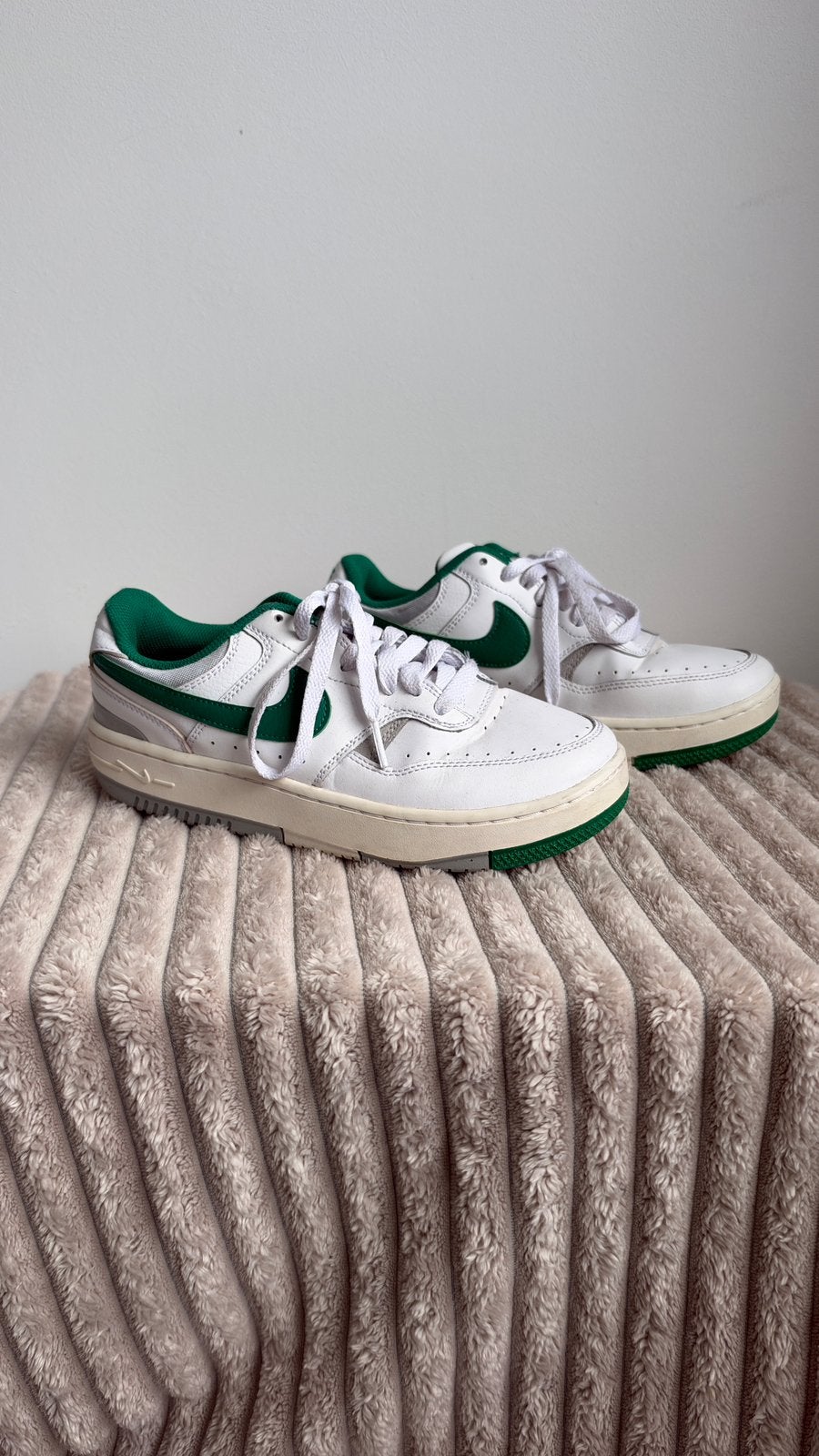Nike Gamma Force White Malachite Green Maat 37,5 Goede staat, Verzenden, Zo goed als nieuw, Wit, Sneakers of Gympen