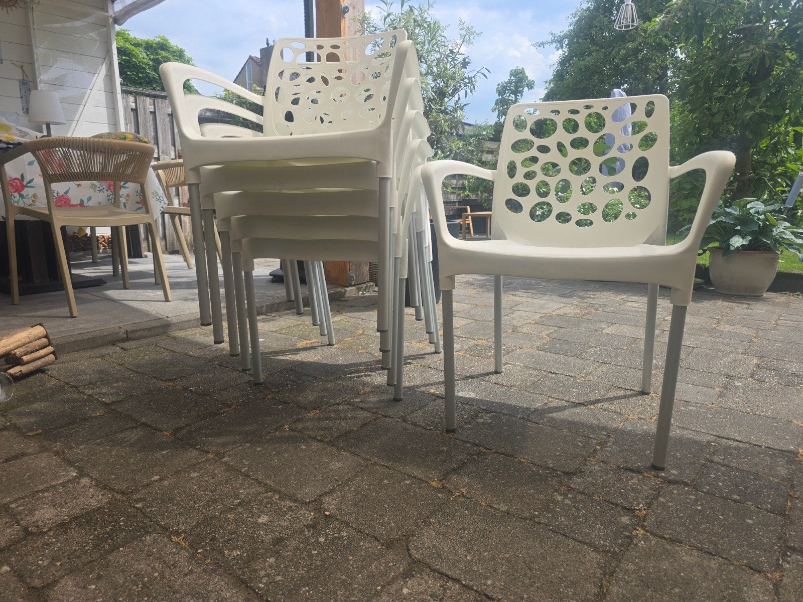 6x Witte tuinstoelen, stapelbaar, nieuwstaat, Huis en Inrichting, Stoelen, Ophalen, Kunststof, Gebruikt, Wit