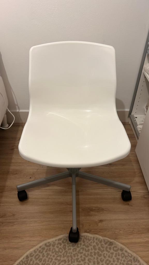 Gratis Bureaustoel, Huis en Inrichting, Bureaustoelen, Ophalen, Zo goed als nieuw, Wit, Bureaustoel