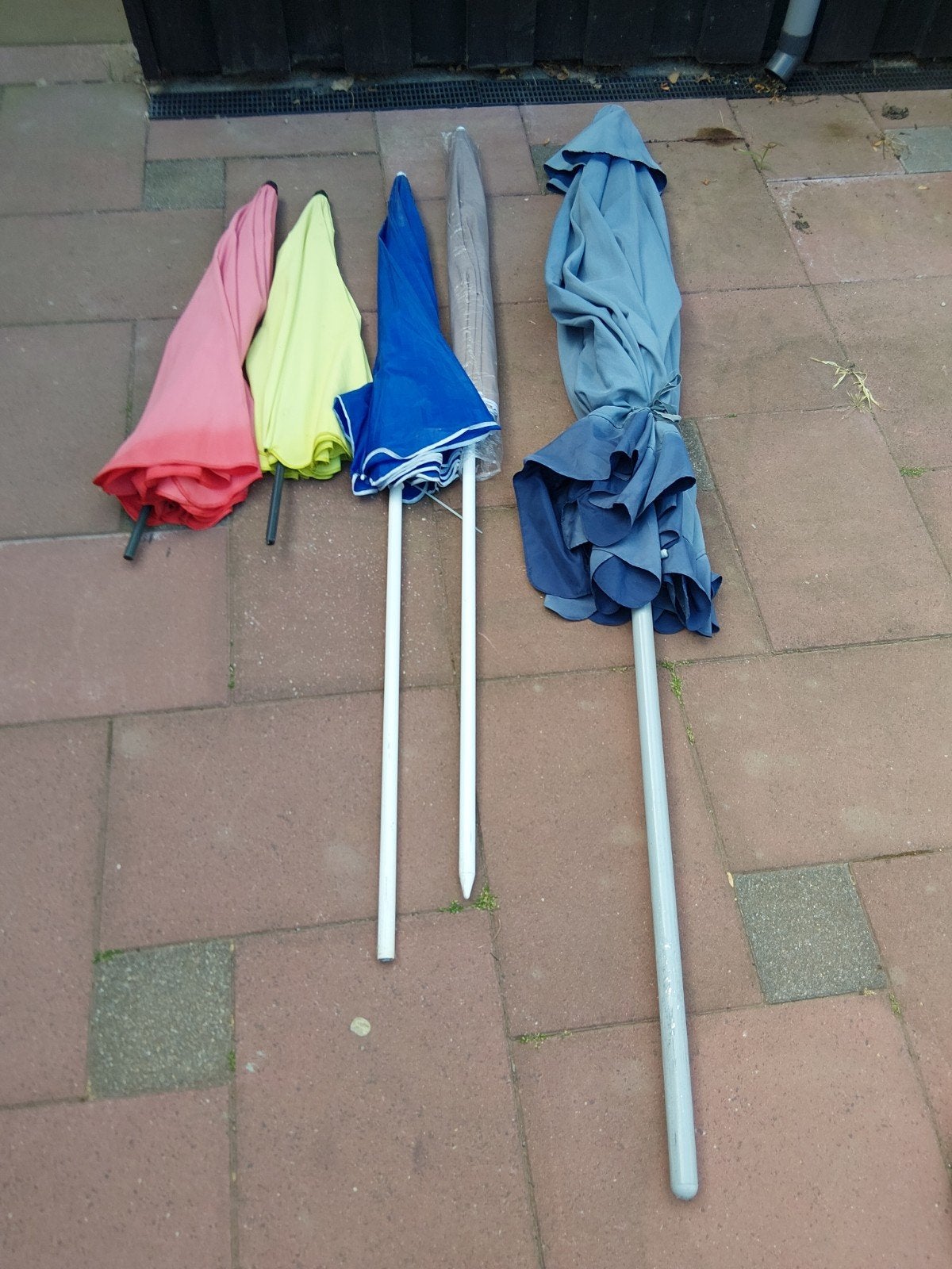 5 gebruikte strandparasols voor de camping, Ophalen of Verzenden, Gebruikt, 2 tot 3 meter, Strandparasol