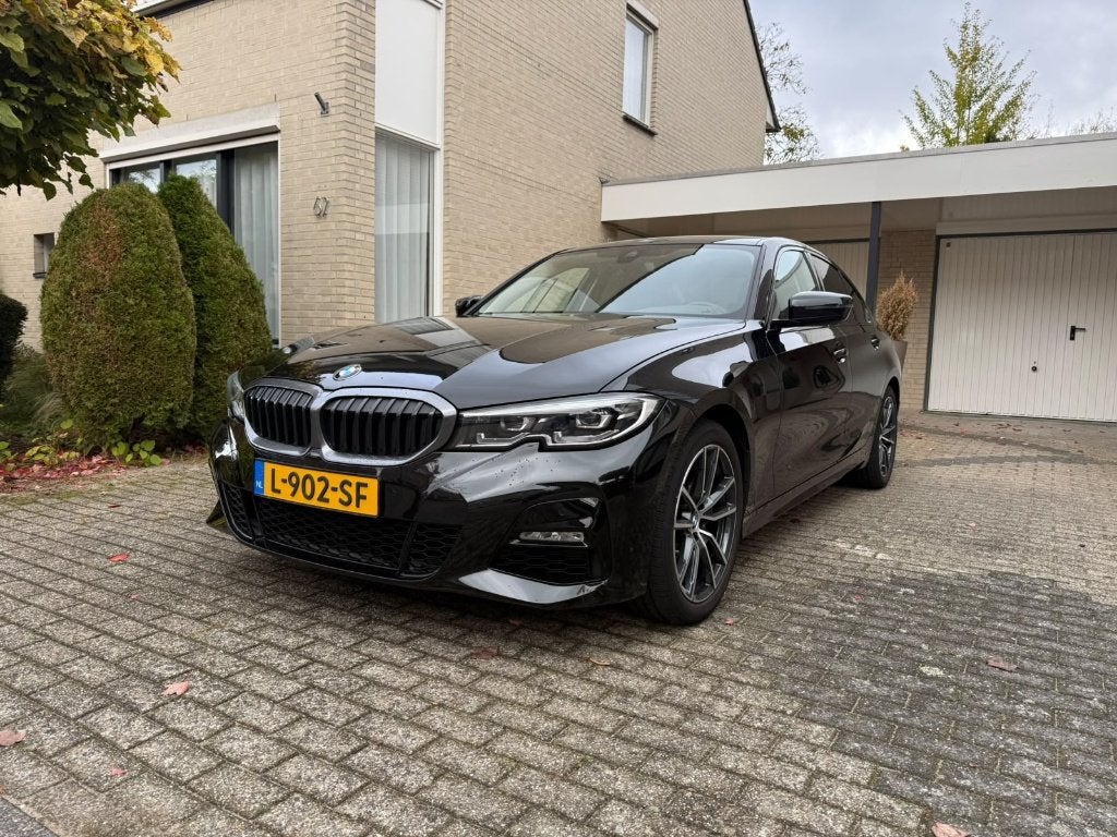 BMW 3-Serie 320i Aut 2021 Zwart NL geleverd, Auto's, 1998 cc, Achterwielaandrijving, Zwart, 4 cilinders