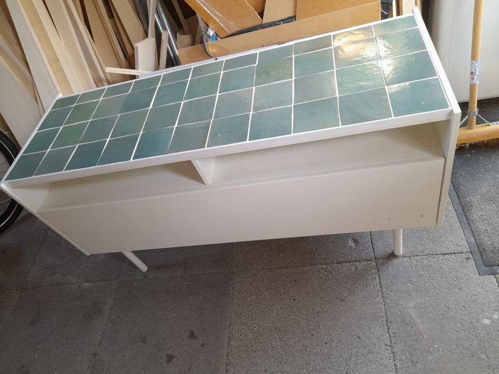 Leuke TV-kast met Zellige tegels (117x39/42x63 cm), Ophalen, Overige materialen, Gebruikt, 100 tot 150 cm