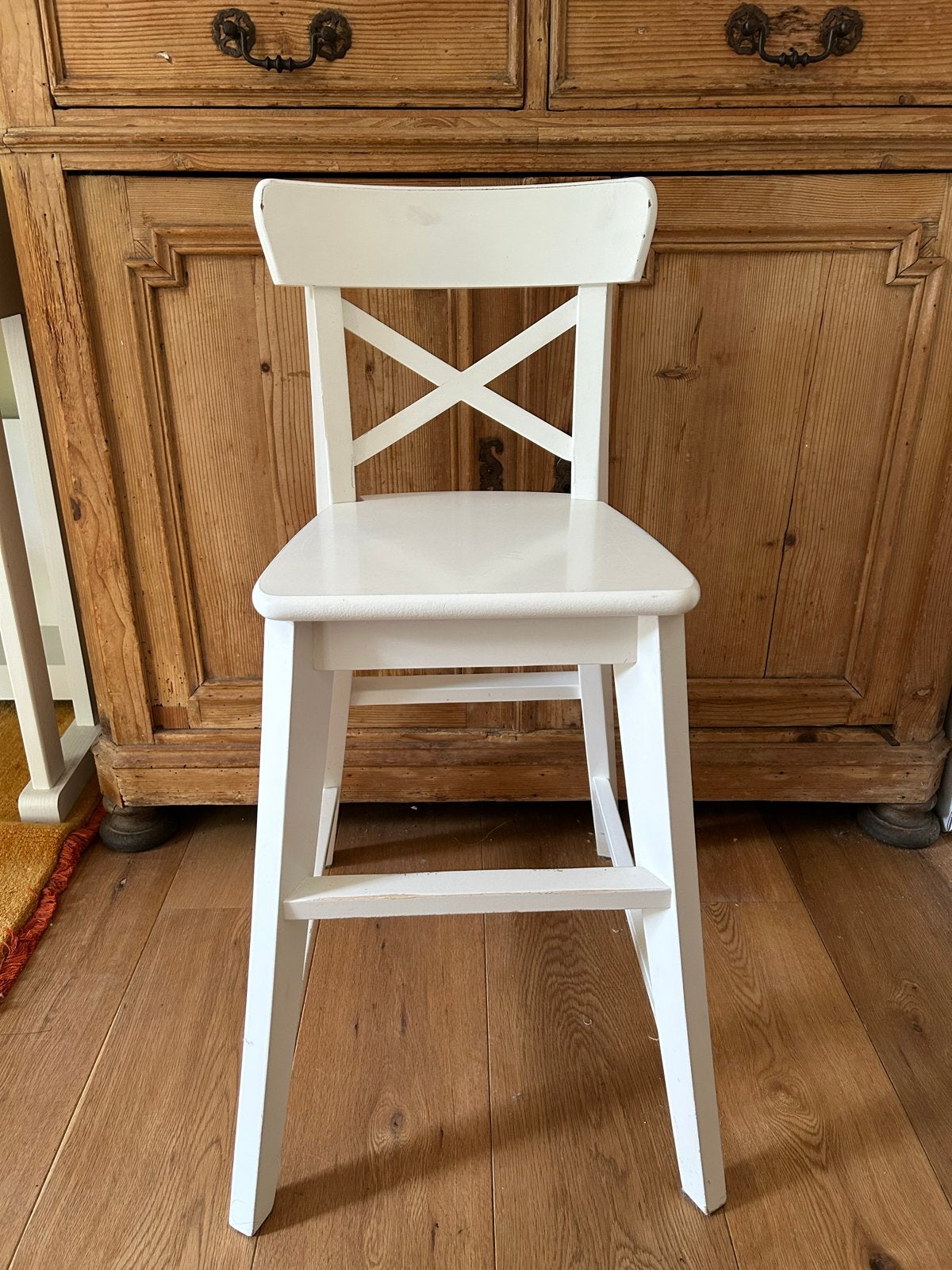 Klassiek wit kinderstoeltje, Kinderen en Baby's, Kinderstoelen, Ophalen, Gebruikt, Overige typen