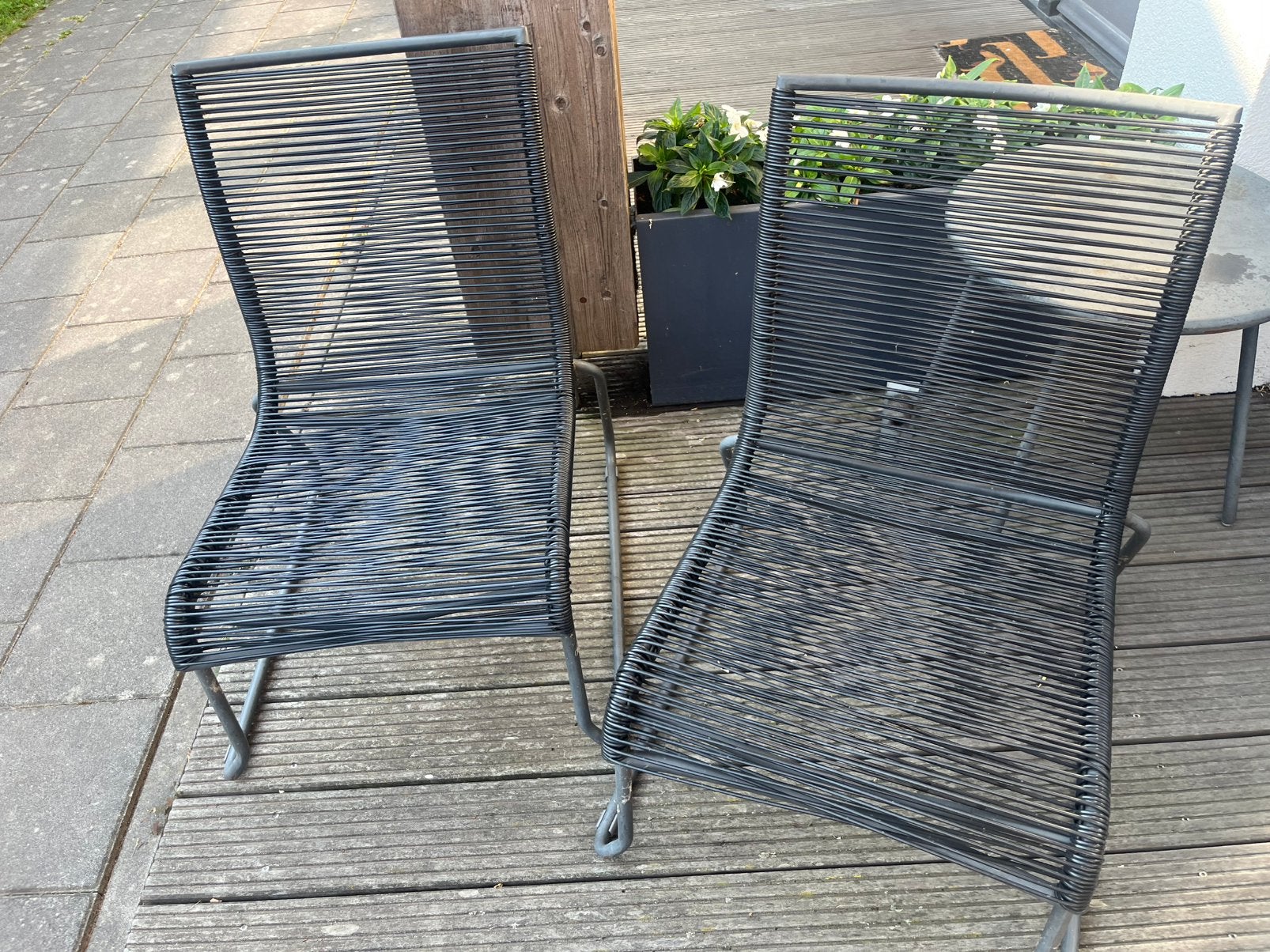 2 lage tuinstoelen, Ophalen, Zo goed als nieuw, Kunststof
