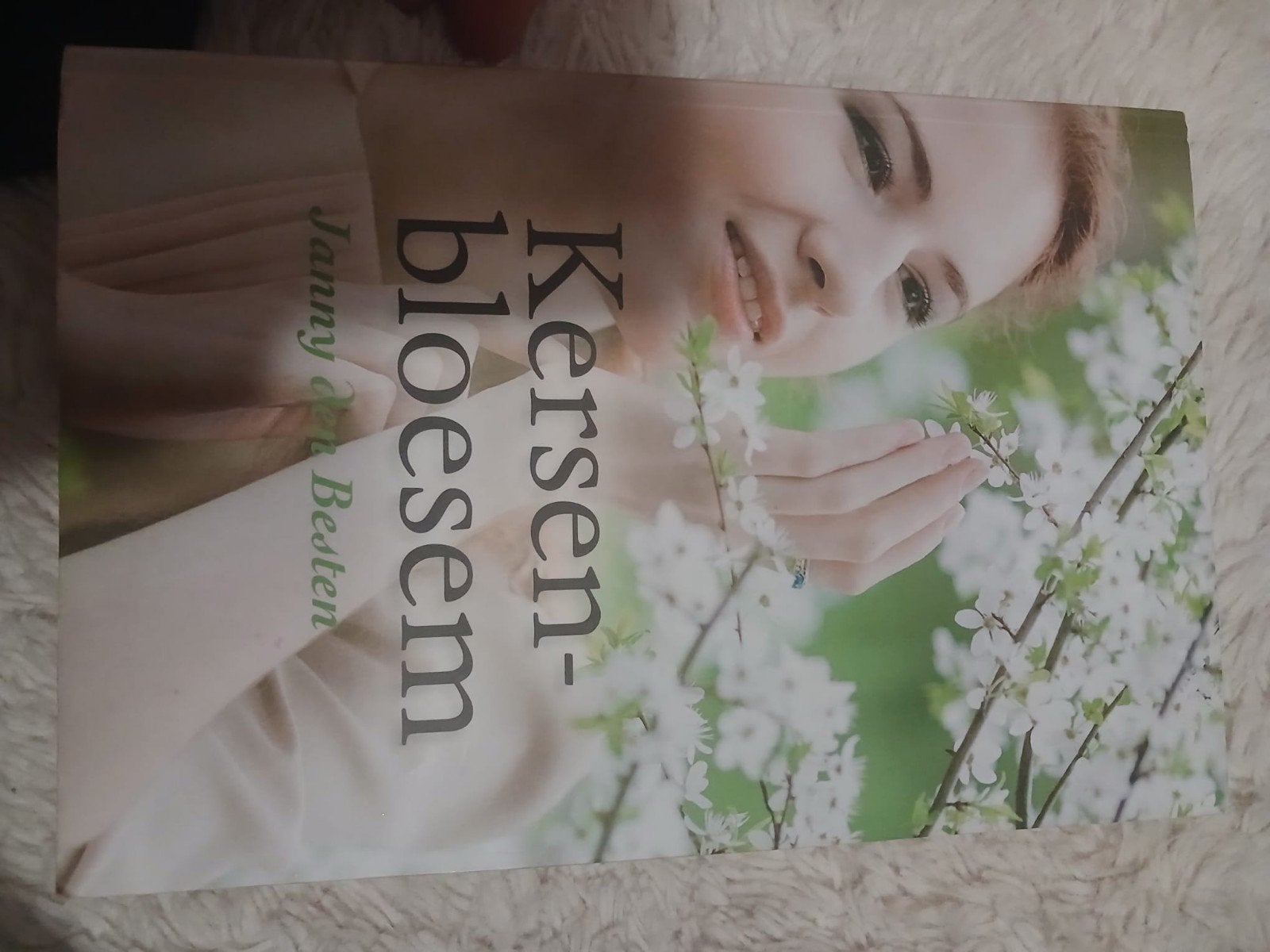 Kersen bloesem, Ophalen of Verzenden, Zo goed als nieuw, Janny den besten