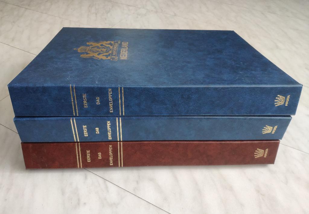 Nederland eerste dag enveloppen 382-599 in 3 mooie albums, Postzegels en Munten, Brieven en Enveloppen | Nederland, Ophalen, Envelop