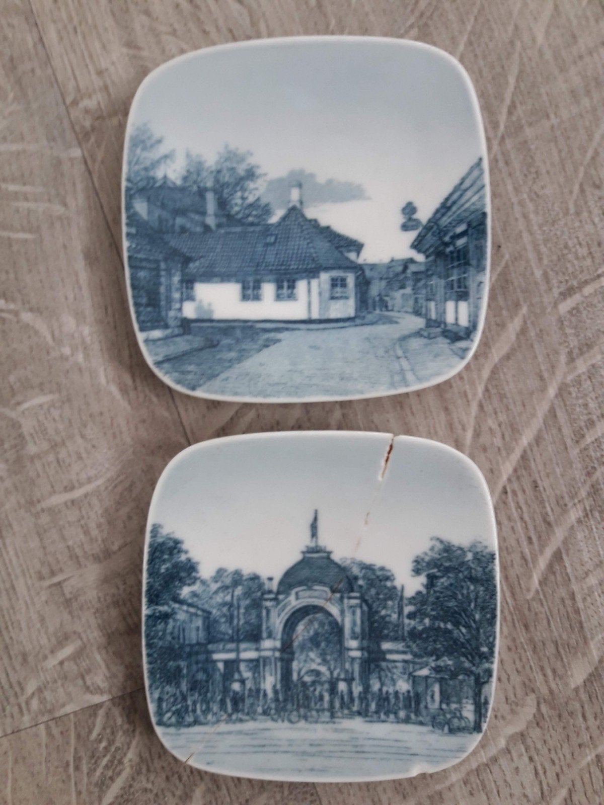 2 stuks Deense wandbordjes, Antiek en Kunst, Antiek | Wandborden en Tegels, Ophalen of Verzenden