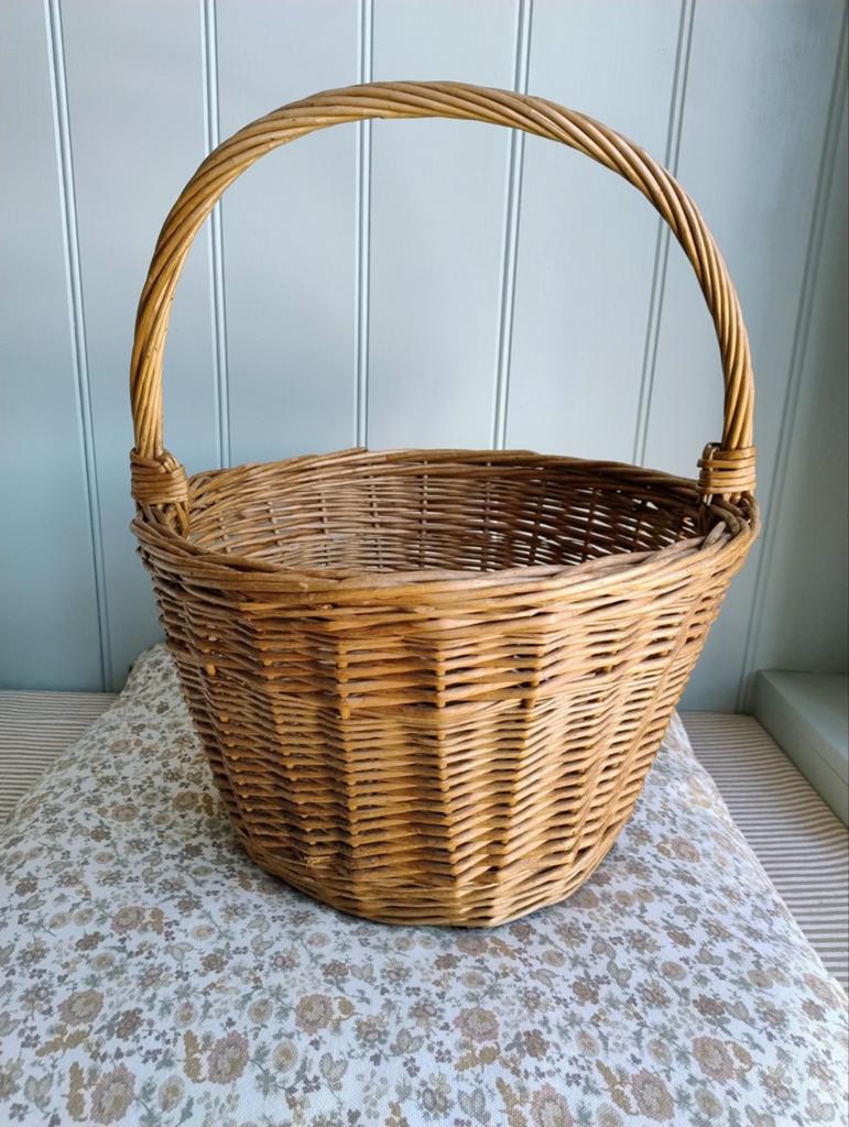 Vintage! Prachtige ovale hengsel mand, Huis en Inrichting, Woonaccessoires | Schalen en Manden, Ophalen of Verzenden, Rond, Riet