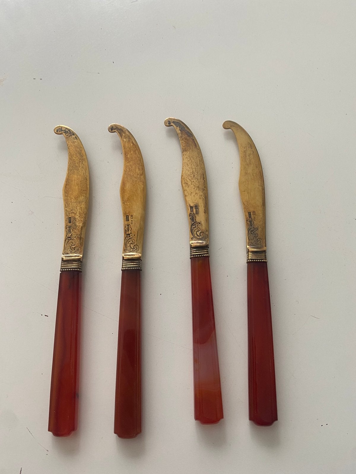 4 zilveren artdeco fruitmessen met agaat en goud verguld, Verzenden, Goud