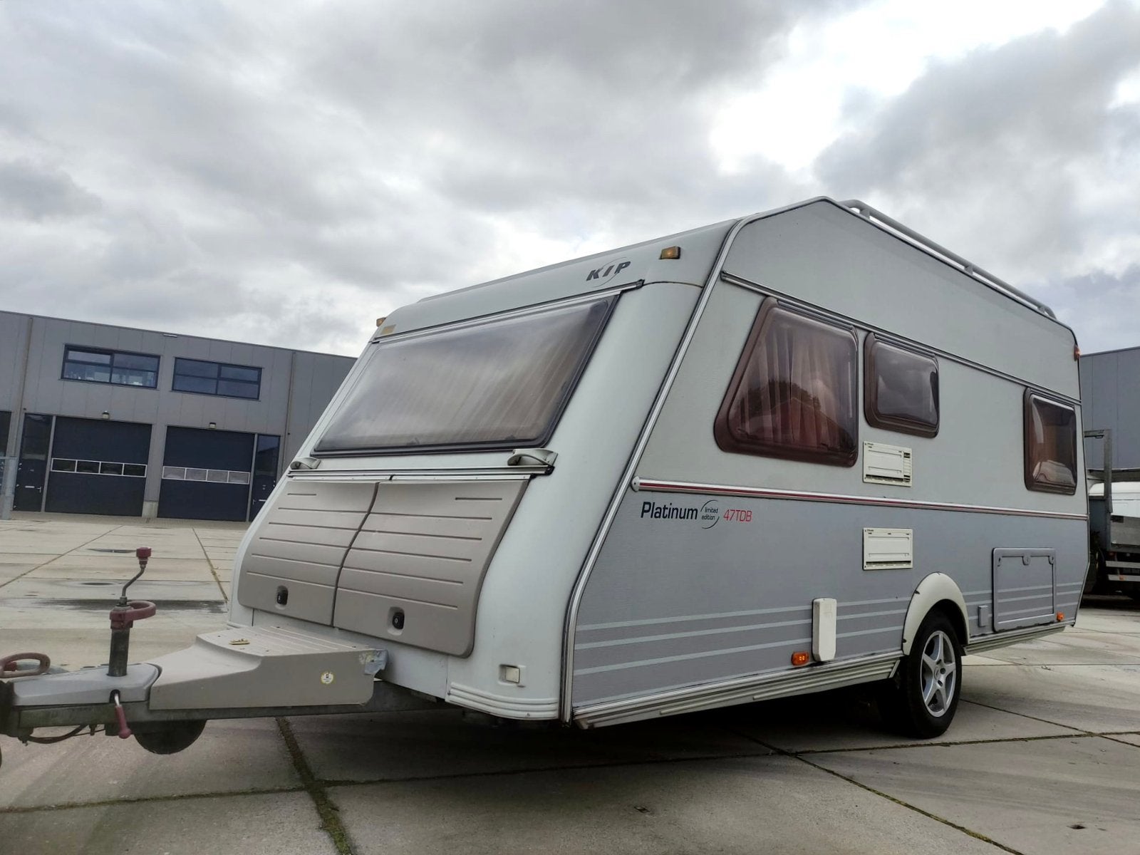 Kip platinum 47tdb/limeted edition/mover/luifel, Schokbreker, Rondzit, Kip, Bedrijf